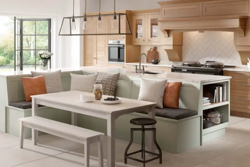 The Caledonia Jura kitchen, painted in Northern Lights with Light Oak
